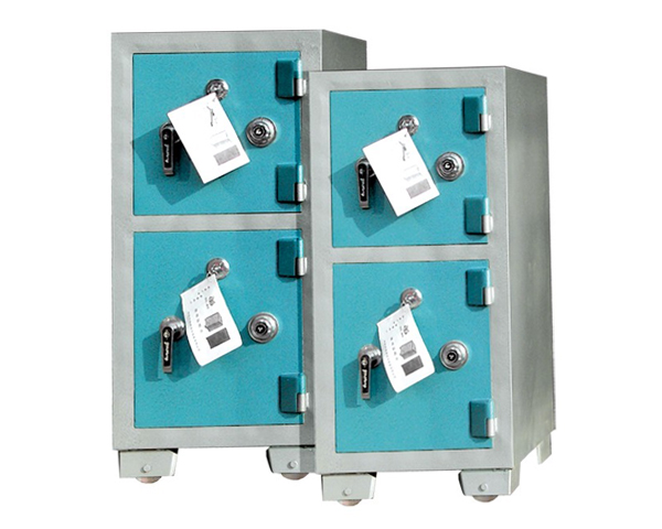 上下門式保險(xiǎn)柜